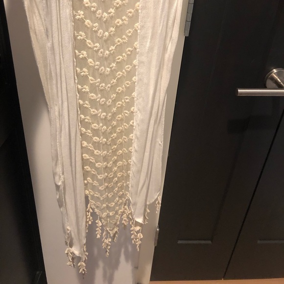 Cream colored scarf with stitching detail - Picture 2 of 4